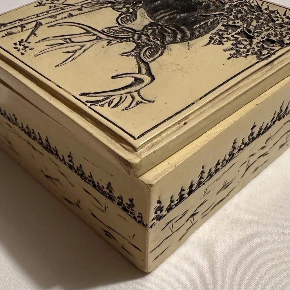Trinket box with a doe and her baby
